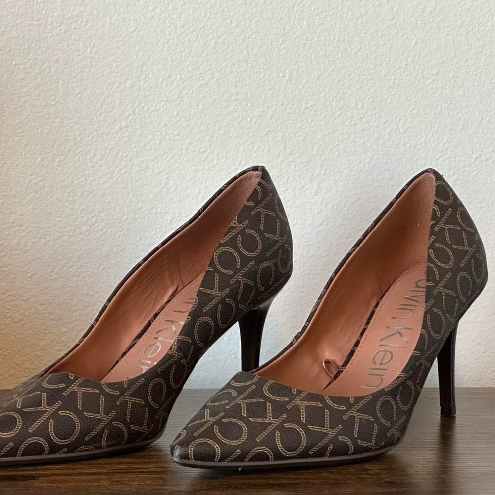 Calvin Klein Giana Pumps – Size 11 | Sleek, Sophisticated & Timeless